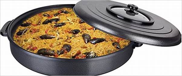 Large paella pan for family gatherings